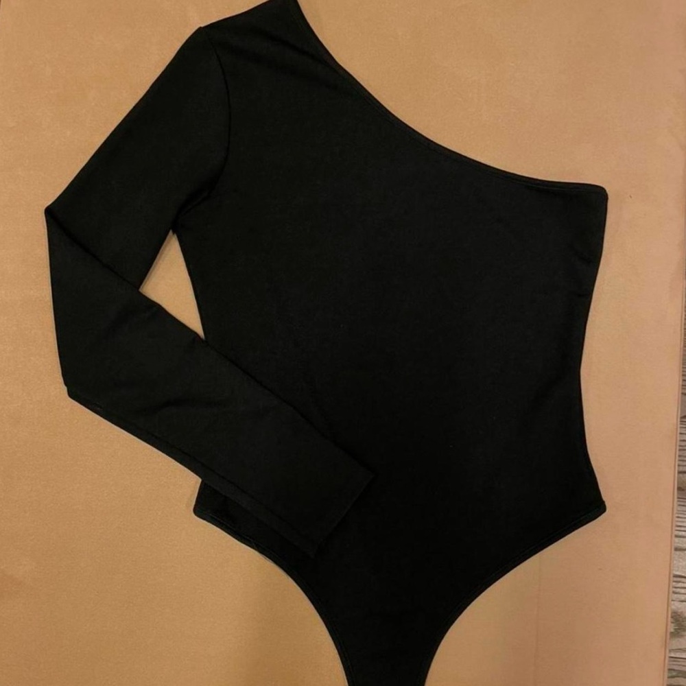 PRETTYLITTLETHING Black bodysuit. Size small